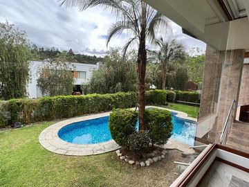 CASA DE VENTA EN LA VIÑA TUMBACO