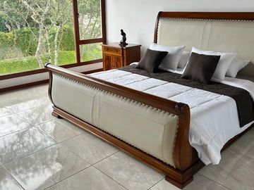 CASA DE VENTA EN LA VIÑA TUMBACO