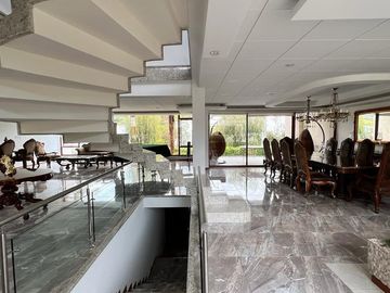 CASA DE VENTA EN LA VIÑA TUMBACO