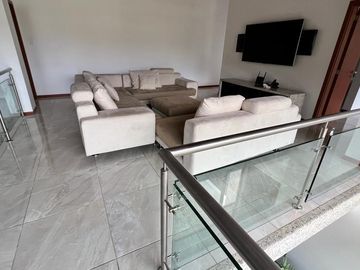 CASA DE VENTA EN LA VIÑA TUMBACO