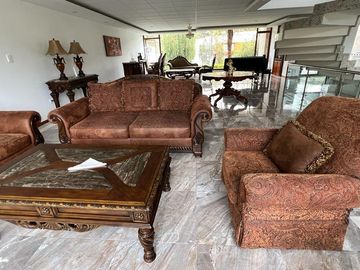 CASA DE VENTA EN LA VIÑA TUMBACO