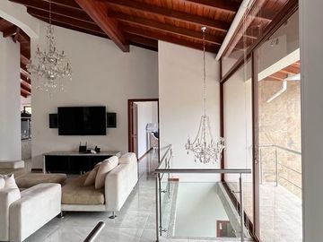 CASA DE VENTA EN LA VIÑA TUMBACO