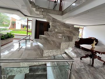 CASA DE VENTA EN LA VIÑA TUMBACO