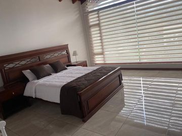 CASA DE VENTA EN LA VIÑA TUMBACO