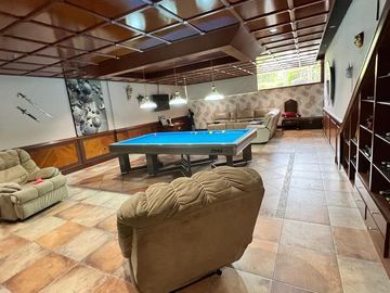 CASA DE VENTA EN LA VIÑA TUMBACO
