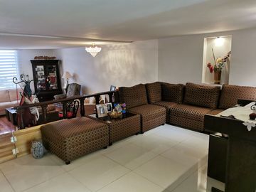 CASA EN VENTA EN FRACC. LOMA ALTA, SLP. EXCELENTES ACABADOS.