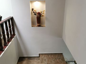 CASA EN VENTA EN FRACC. LOMA ALTA, SLP. EXCELENTES ACABADOS.