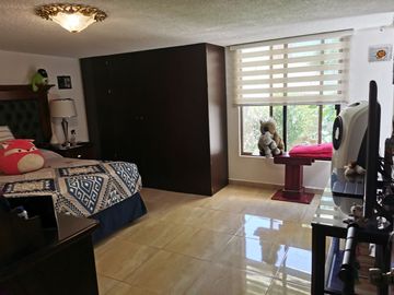 CASA EN VENTA EN FRACC. LOMA ALTA, SLP. EXCELENTES ACABADOS.