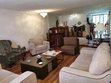 CASA EN VENTA EN FRACC. LOMA ALTA, SLP. EXCELENTES ACABADOS.