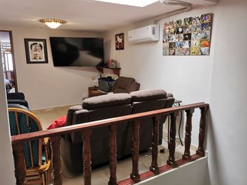CASA EN VENTA EN FRACC. LOMA ALTA, SLP. EXCELENTES ACABADOS.