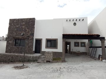 Casa de 1 planta con 3 rec y estudio en Magnolia Residencial Sn Miguel d Allende