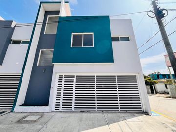 Casa en Venta en Veracruz en Esquina Col. López Meteos Veracruz.