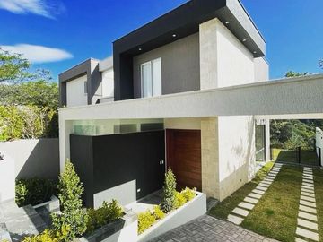 CASAS DE VENTA EN PLANOS SECTOR NAYÓN