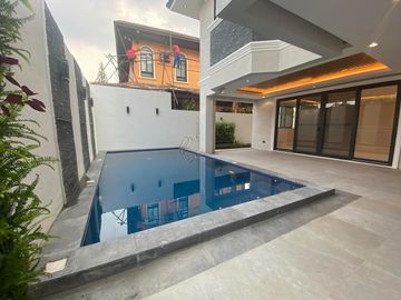 New Luxurious 5 Bedroom House and Lot for Sale in Portofino South, Las Pinas City