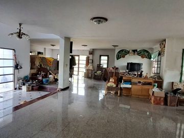 Large house in Kritsada Nakhon Village 25 near Thanon Golf View and Sports Club.
