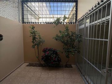 Venta de Casa en Zacatecas, Colinas del Padre, Tu próximo hogar renovado, con protecciones y alarma, 3 habitaciones, 1 Estudio-Gimnasio, 1 oficina, 2 