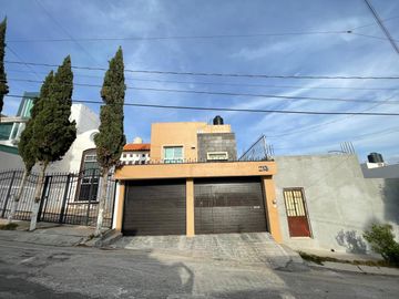 Venta de Casa en Zacatecas, Colinas del Padre, Tu próximo hogar renovado, con protecciones y alarma, 3 habitaciones, 1 Estudio-Gimnasio, 1 oficina, 2 