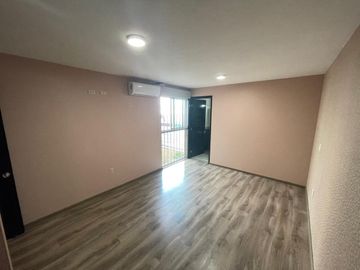 Venta de Casa en Zacatecas, Colinas del Padre, Tu próximo hogar renovado, con protecciones y alarma, 3 habitaciones, 1 Estudio-Gimnasio, 1 oficina, 2 