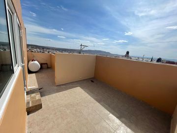 Venta de Casa en Zacatecas, Colinas del Padre, Tu próximo hogar renovado, con protecciones y alarma, 3 habitaciones, 1 Estudio-Gimnasio, 1 oficina, 2 