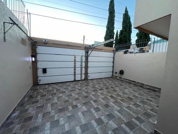 Venta de Casa en Zacatecas, Colinas del Padre, Tu próximo hogar renovado, con protecciones y alarma, 3 habitaciones, 1 Estudio-Gimnasio, 1 oficina, 2 
