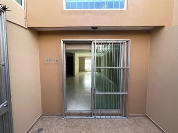 Venta de Casa en Zacatecas, Colinas del Padre, Tu próximo hogar renovado, con protecciones y alarma, 3 habitaciones, 1 Estudio-Gimnasio, 1 oficina, 2 