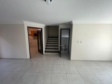 Venta de Casa en Zacatecas, Colinas del Padre, Tu próximo hogar renovado, con protecciones y alarma, 3 habitaciones, 1 Estudio-Gimnasio, 1 oficina, 2 