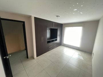 Venta de Casa en Zacatecas, Colinas del Padre, Tu próximo hogar renovado, con protecciones y alarma, 3 habitaciones, 1 Estudio-Gimnasio, 1 oficina, 2 
