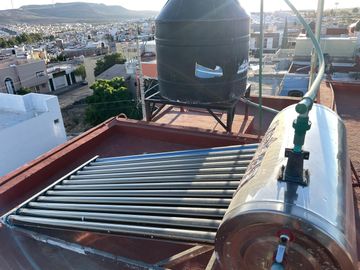 Venta de Casa en Zacatecas, Colinas del Padre, Tu próximo hogar renovado, con protecciones y alarma, 3 habitaciones, 1 Estudio-Gimnasio, 1 oficina, 2 