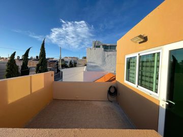 Venta de Casa en Zacatecas, Colinas del Padre, Tu próximo hogar renovado, con protecciones y alarma, 3 habitaciones, 1 Estudio-Gimnasio, 1 oficina, 2 