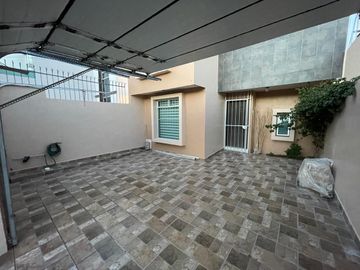 Venta de Casa en Zacatecas, Colinas del Padre, Tu próximo hogar renovado, con protecciones y alarma, 3 habitaciones, 1 Estudio-Gimnasio, 1 oficina, 2 