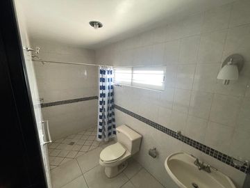 Venta de Casa en Zacatecas, Colinas del Padre, Tu próximo hogar renovado, con protecciones y alarma, 3 habitaciones, 1 Estudio-Gimnasio, 1 oficina, 2 