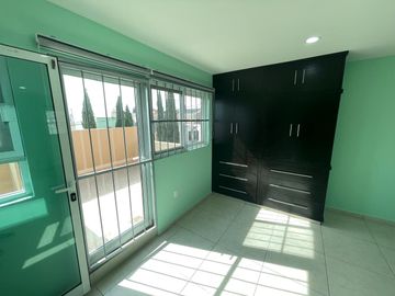 Venta de Casa en Zacatecas, Colinas del Padre, Tu próximo hogar renovado, con protecciones y alarma, 3 habitaciones, 1 Estudio-Gimnasio, 1 oficina, 2 