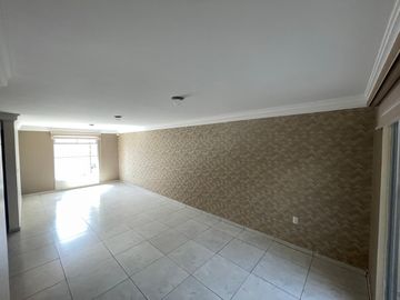 Venta de Casa en Zacatecas, Colinas del Padre, Tu próximo hogar renovado, con protecciones y alarma, 3 habitaciones, 1 Estudio-Gimnasio, 1 oficina, 2 