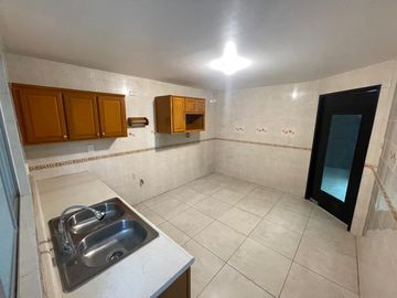 Venta de Casa en Zacatecas, Colinas del Padre, Tu próximo hogar renovado, con protecciones y alarma, 3 habitaciones, 1 Estudio-Gimnasio, 1 oficina, 2 