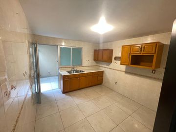 Venta de Casa en Zacatecas, Colinas del Padre, Tu próximo hogar renovado, con protecciones y alarma, 3 habitaciones, 1 Estudio-Gimnasio, 1 oficina, 2 