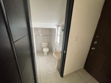Venta de Casa en Zacatecas, Colinas del Padre, Tu próximo hogar renovado, con protecciones y alarma, 3 habitaciones, 1 Estudio-Gimnasio, 1 oficina, 2 