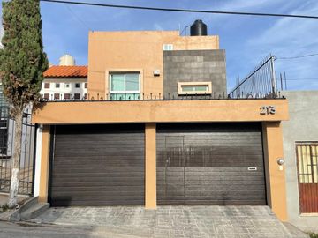 Venta de Casa en Zacatecas, Colinas del Padre, Tu próximo hogar renovado, con protecciones y alarma, 3 habitaciones, 1 Estudio-Gimnasio, 1 oficina, 2 