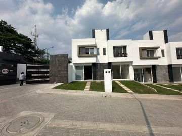 VENTA DE CASA CON ALBERCA EN EL CENTRO DE JIUTEPEC