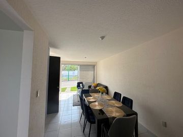 VENTA DE CASA CON ALBERCA EN EL CENTRO DE JIUTEPEC