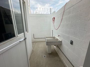 VENTA DE CASA CON ALBERCA EN EL CENTRO DE JIUTEPEC