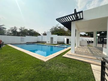 VENTA DE CASA CON ALBERCA EN EL CENTRO DE JIUTEPEC