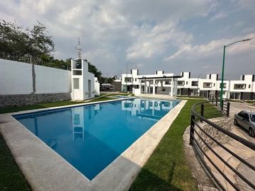 VENTA DE CASA CON ALBERCA EN EL CENTRO DE JIUTEPEC