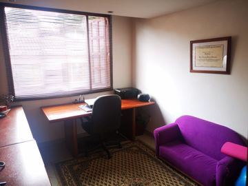 Venta Hermosa y amplia casa, con parque y rio!