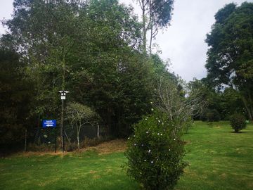 Venta Hermosa y amplia casa, con parque y rio!