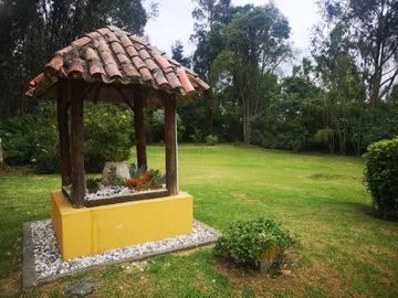Venta Hermosa y amplia casa, con parque y rio!