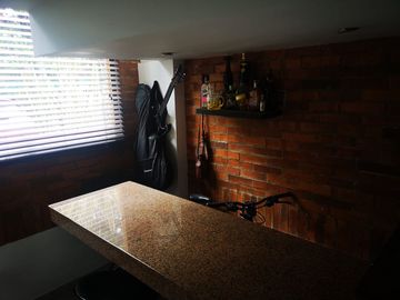 Venta Hermosa y amplia casa, con parque y rio!