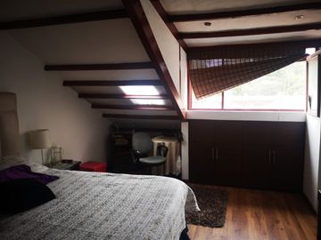Venta Hermosa y amplia casa, con parque y rio!