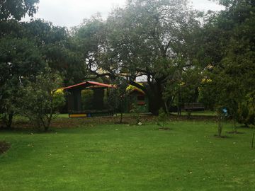 Venta Hermosa y amplia casa, con parque y rio!