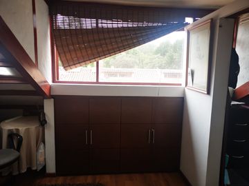 Venta Hermosa y amplia casa, con parque y rio!