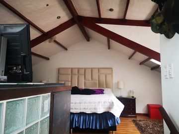 Venta Hermosa y amplia casa, con parque y rio!